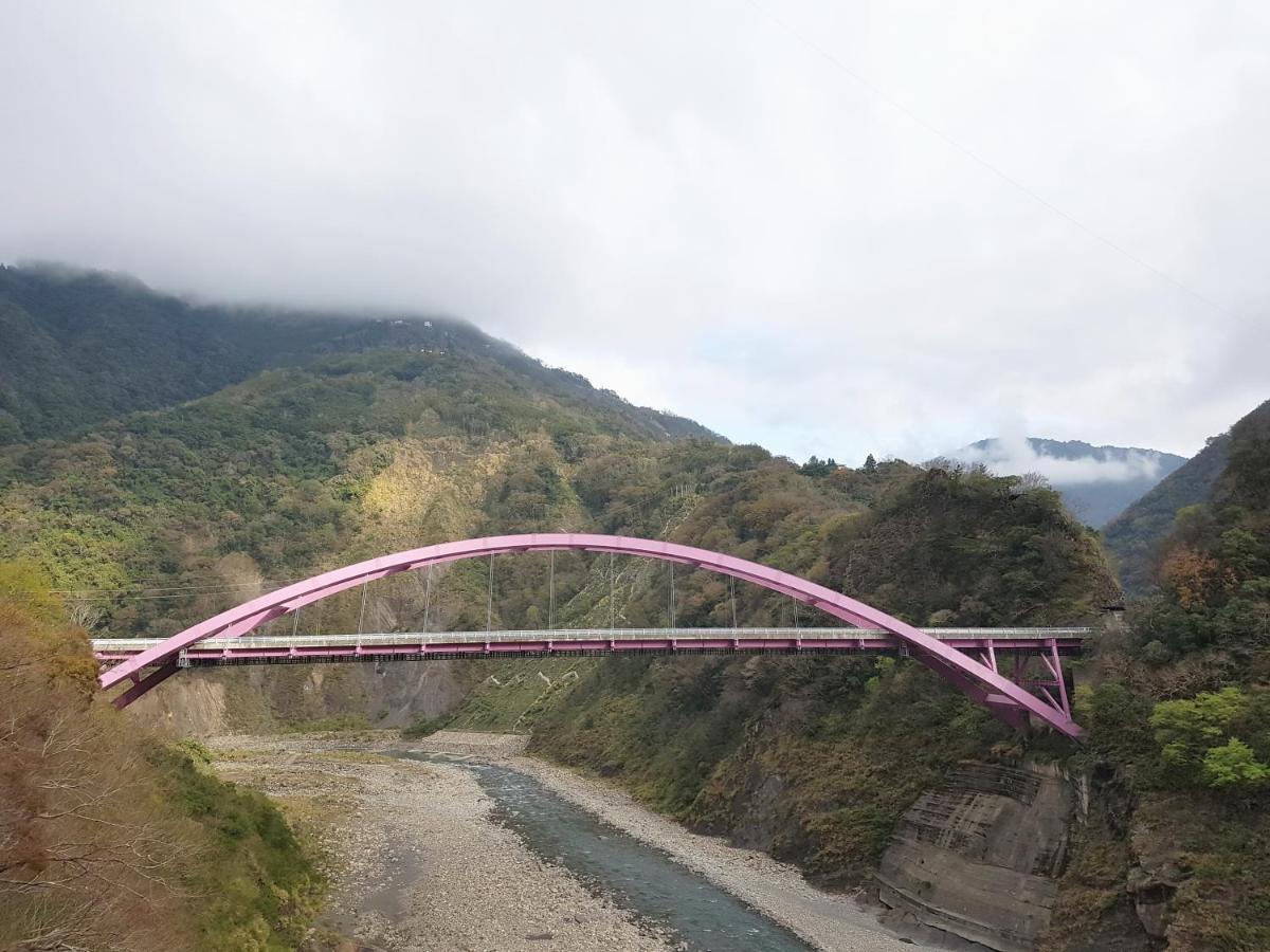 拉拉山周家渡假旅館 Hualing Bagian luar foto